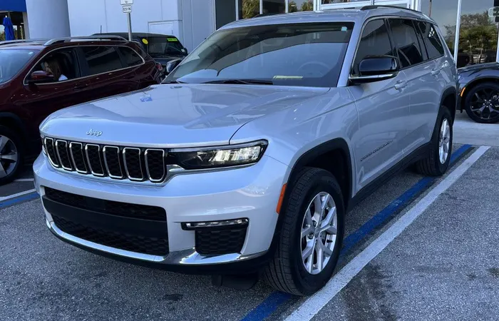 Jeep Grand Cherokee L, 3-row — rental in Miami and Fort Lauderdale