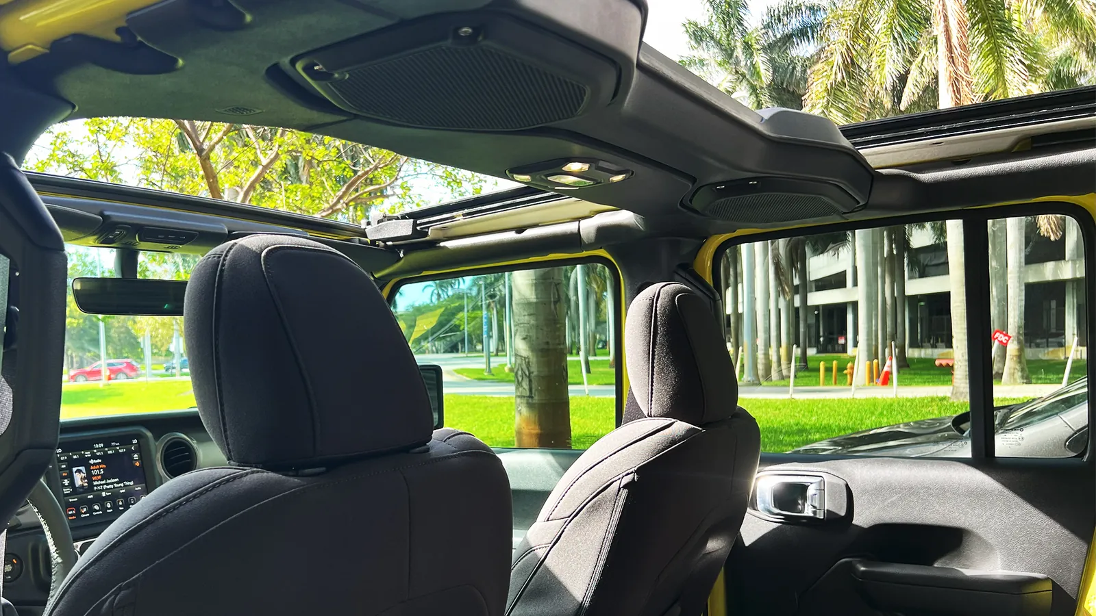 Jeep Wrangler Willys Premium Sky Top — photo 1