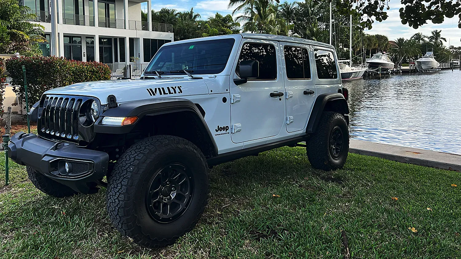Jeep Wrangler Willys Premium Sky Top — photo 3